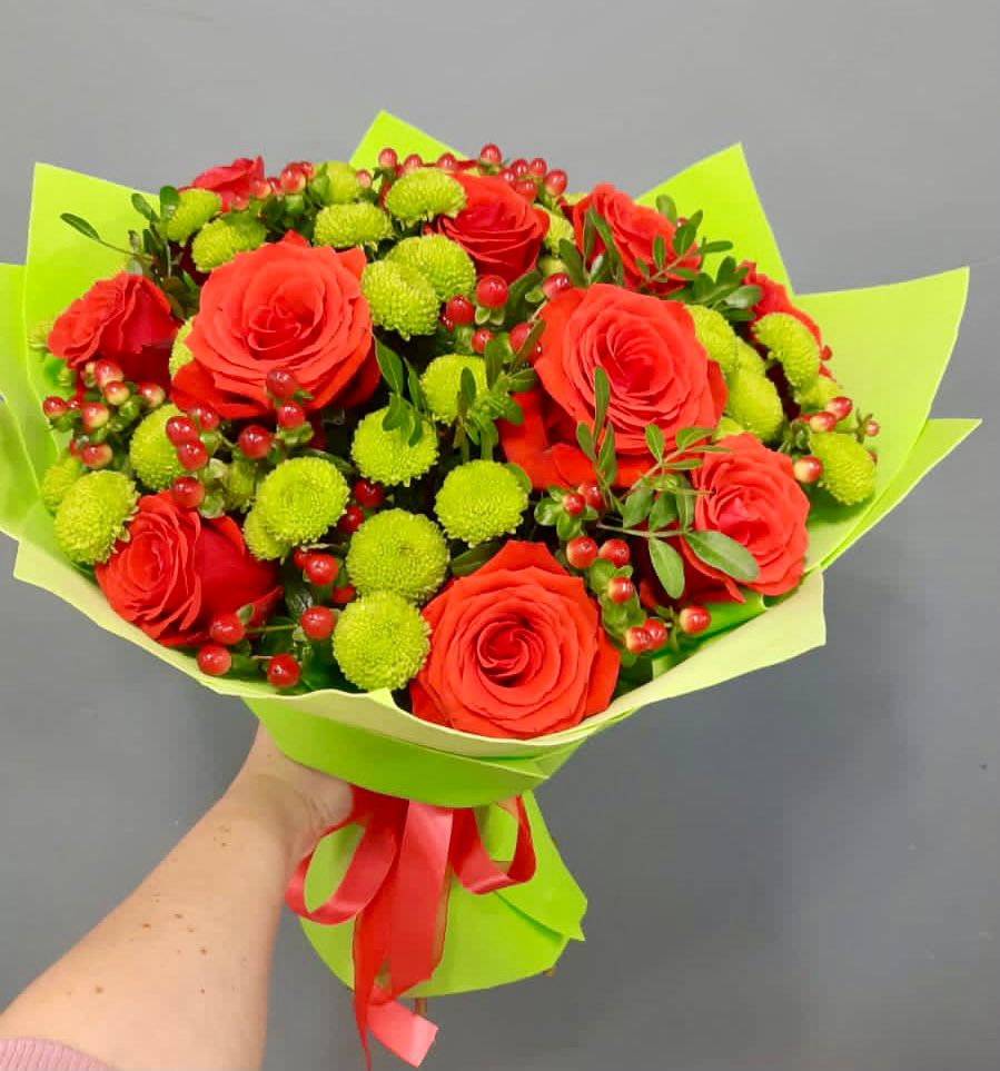 Букет цветов из: Хризантемы и Розы в Посёлок Подольской машинно-испытательной станции