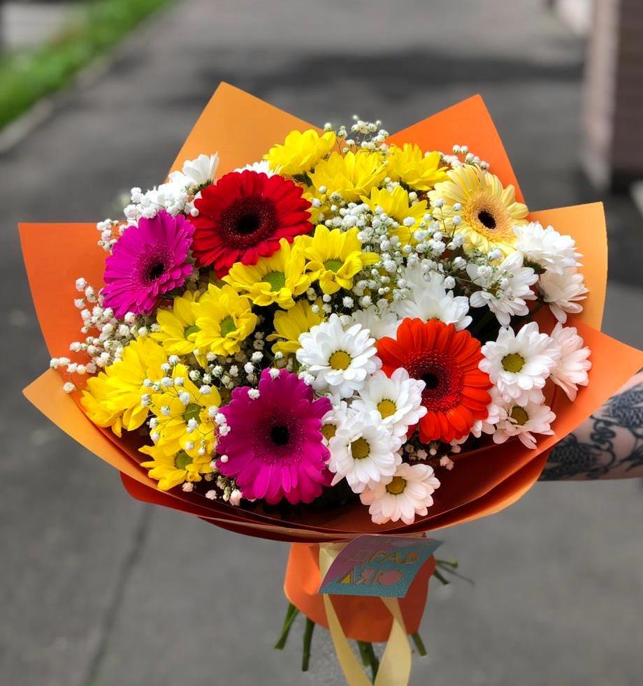 Букет цветов из: Герберы и Хризантемы в Посёлок Подольской машинно-испытательной станции
