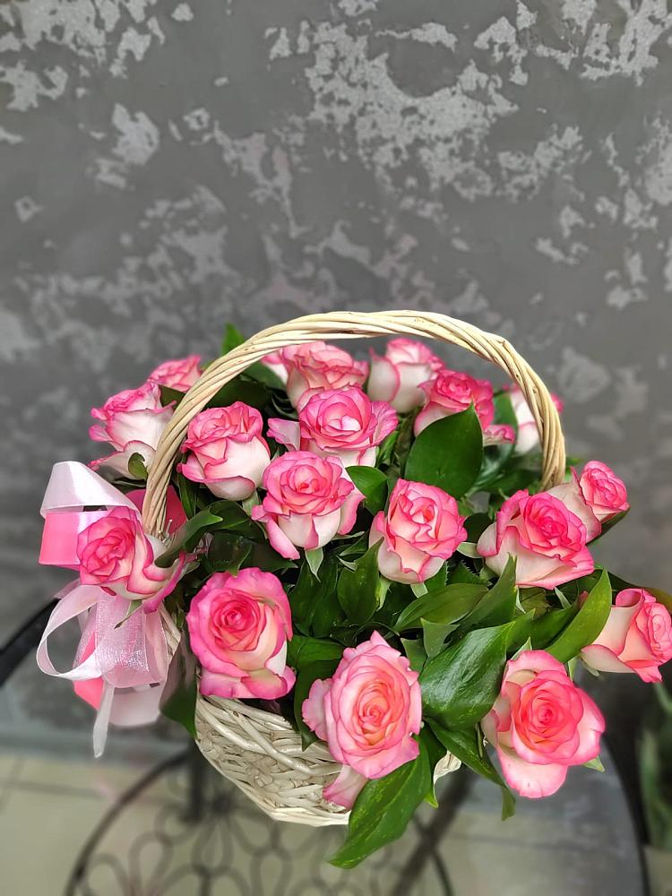 Цветочная композиция из Розы в корзине в Посёлок Подольской машинно-испытательной станции