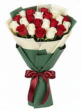 Букет Микс из красных и белых роз в Посёлок Подольской машинно-испытательной станции