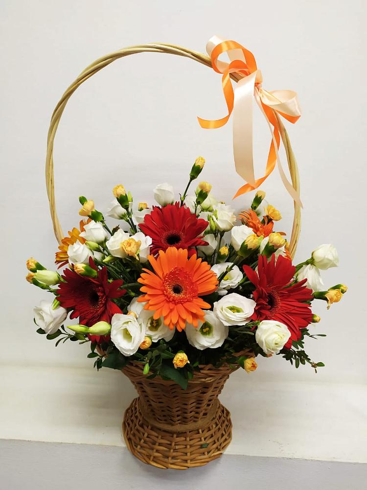 Цветочная композиция из Герберы и Хризантемы в корзине в Посёлок Подольской машинно-испытательной станции