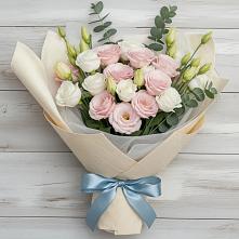 Букет цветов из:  Лизиантусы в Посёлок Подольской машинно-испытательной станции