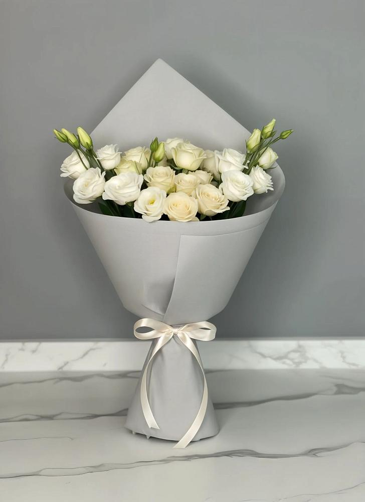 Букет цветов из: Розы и Лизиантусы в Посёлок Подольской машинно-испытательной станции