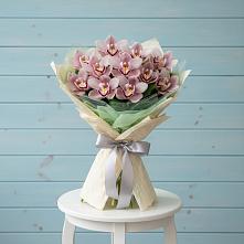 Букет цветов из:  Орхидеи и Розы в Посёлок Подольской машинно-испытательной станции
