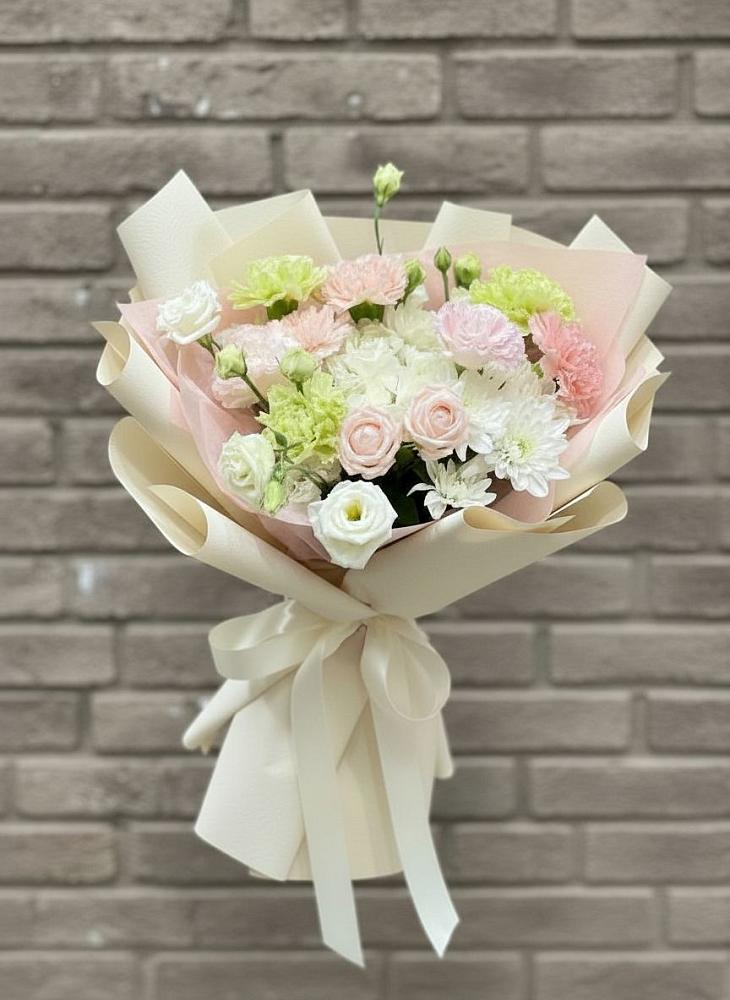 Букет цветов из: Гвоздики, Розы, Лизиантусы и Хризантемы в Посёлок Подольской машинно-испытательной станции