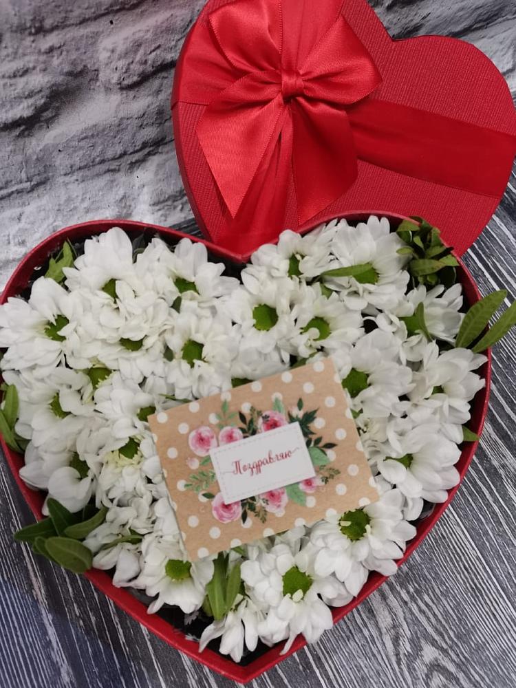 Цветочная композиция из Хризантемы в виде сердца в Посёлок Подольской машинно-испытательной станции