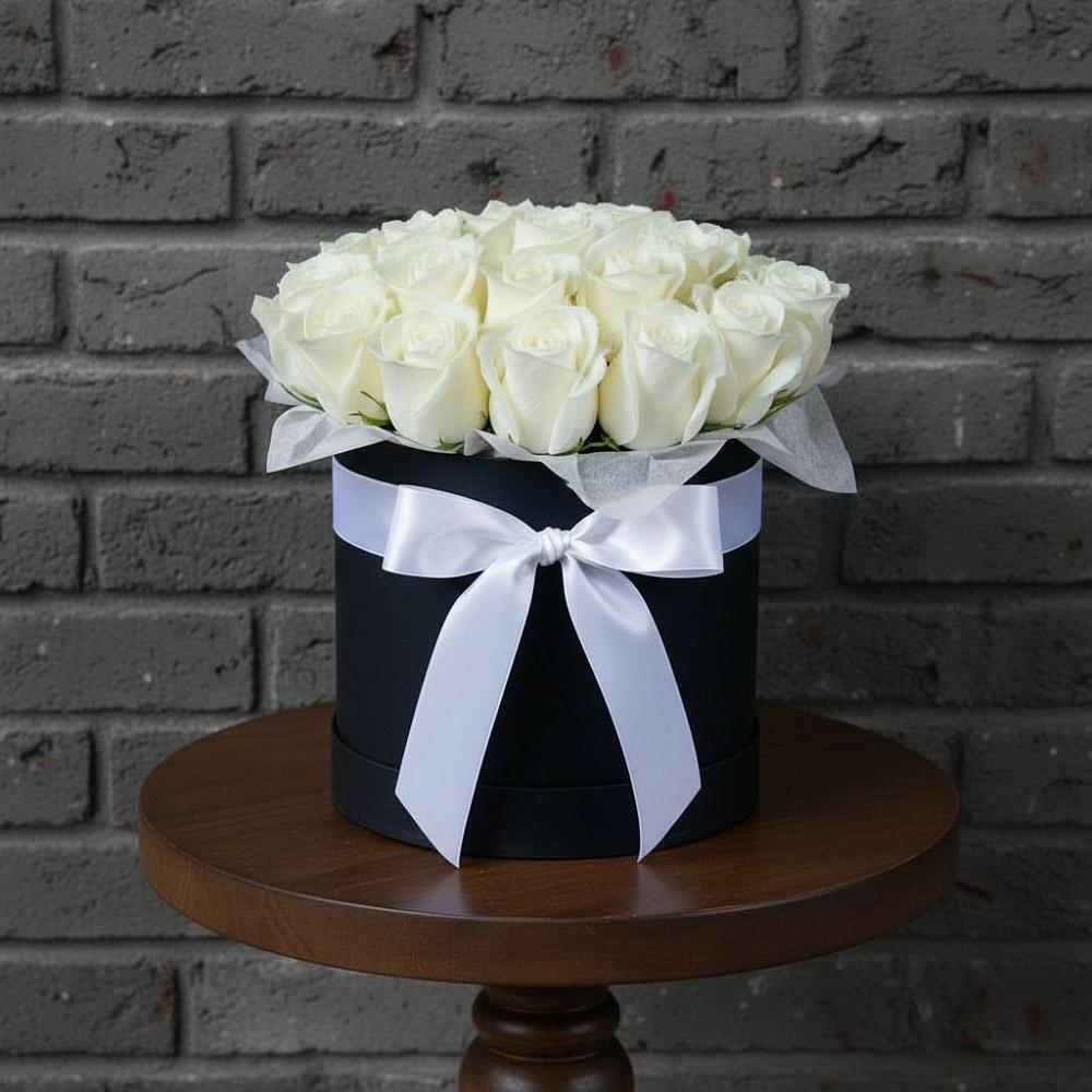 Цветочная композиция из Розы в шляпной коробке в Посёлок Подольской машинно-испытательной станции