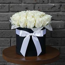 Цветочная композиция из Розы в шляпной коробке в Посёлок Подольской машинно-испытательной станции